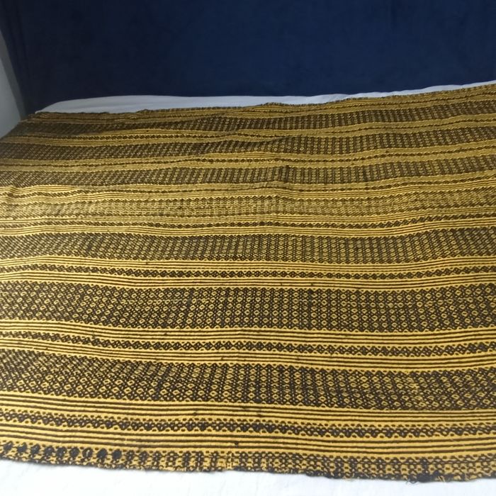 Cuvertura din mătase țesută la război