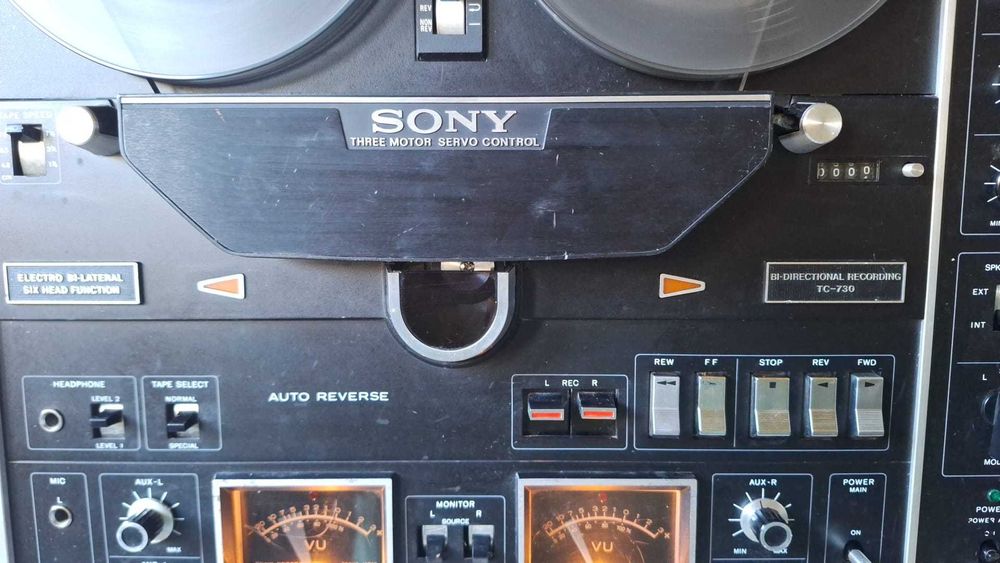 Magnetofon Sony TC730.