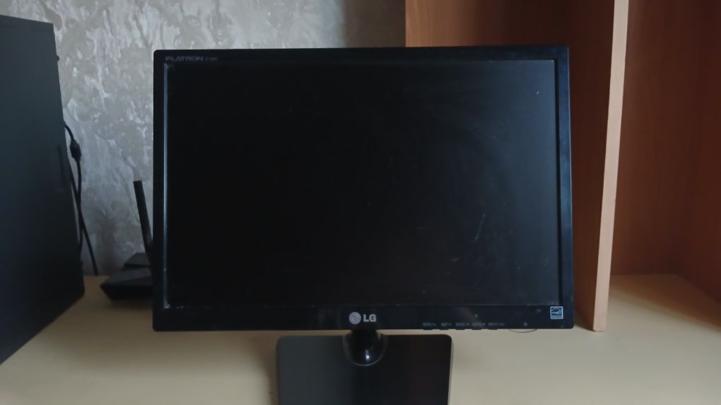 Монитор LG для компьютера