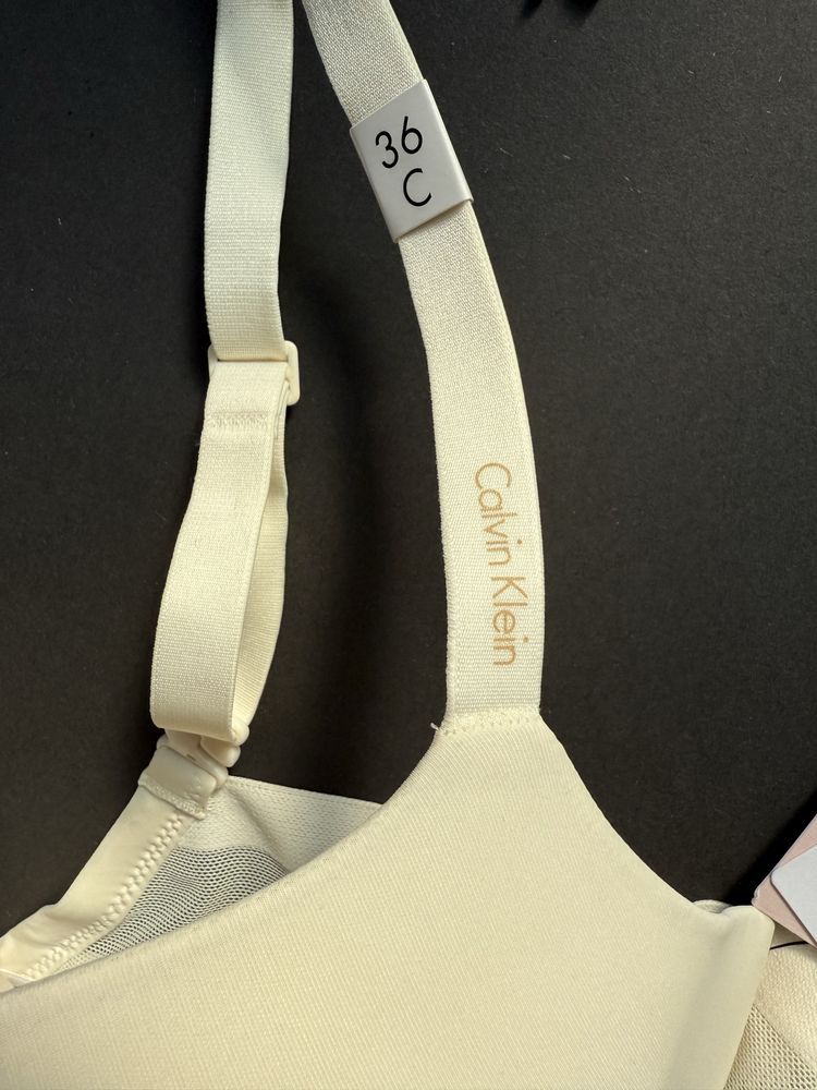 Стилен сутиен Calvin Klein /80С/ цвят екрю