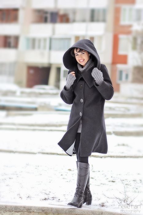 Вълнено дамско палто COP.COPINE със стилна и ефектна визия