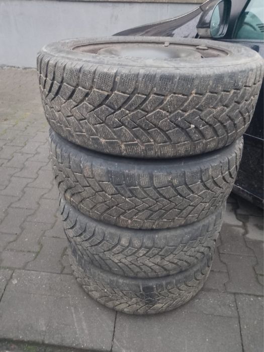 Vând set roti de iarna cu genti 205 55 r 16