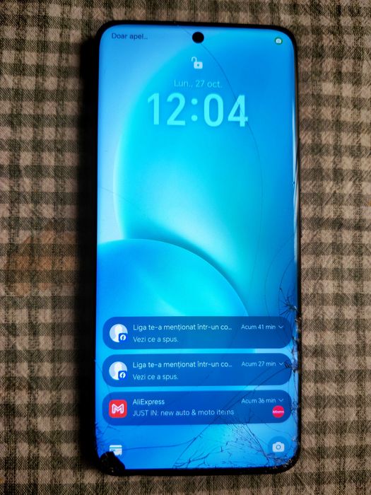 Telefon Honor 90 512 12GB ecran si spate spart FUNCTIONAL
