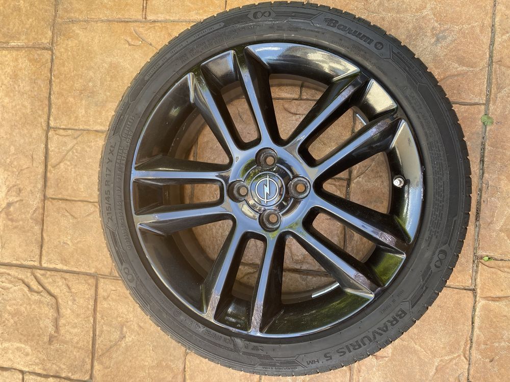 Vand roti de vara 215/45 R17 de pe Opel Corsa 2010