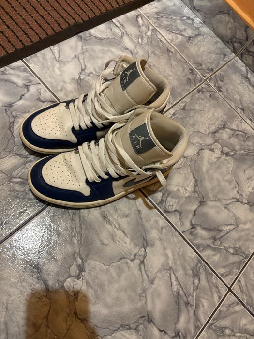 adidasi jordan 1 mid