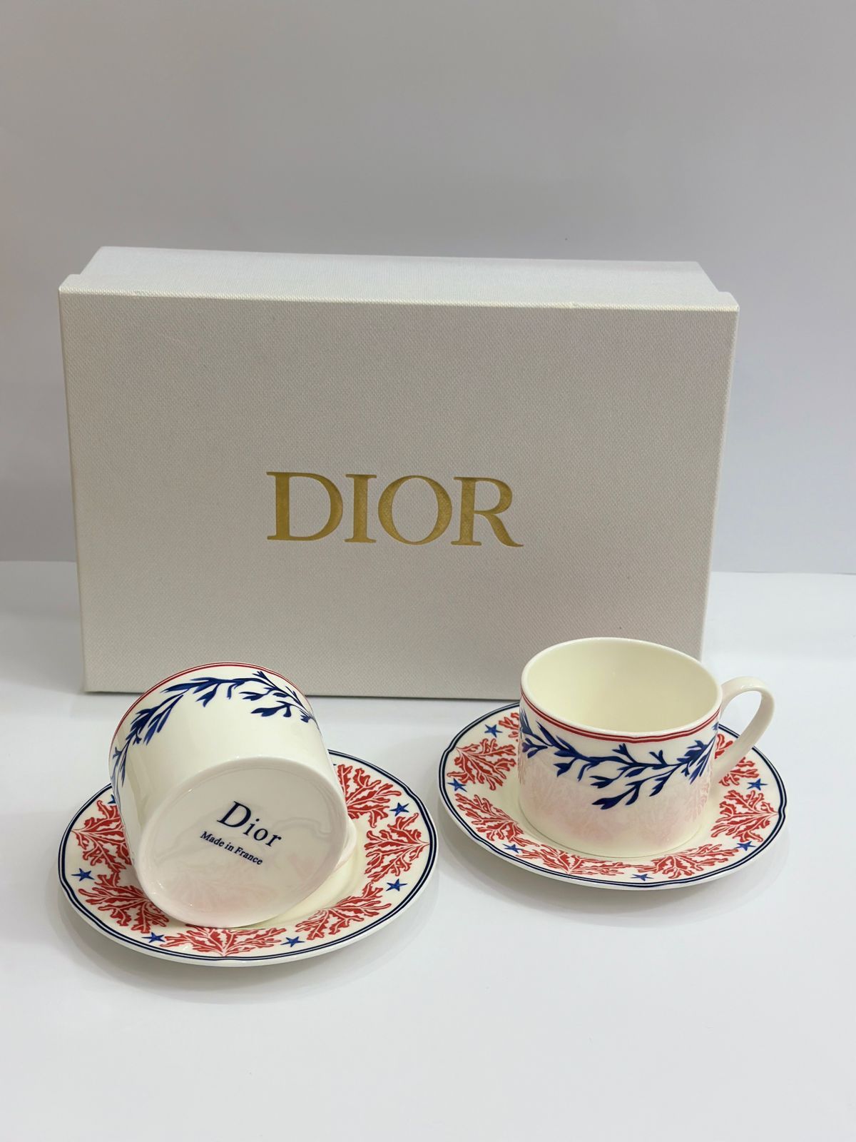 Посуды Dior, LV производства Франция.