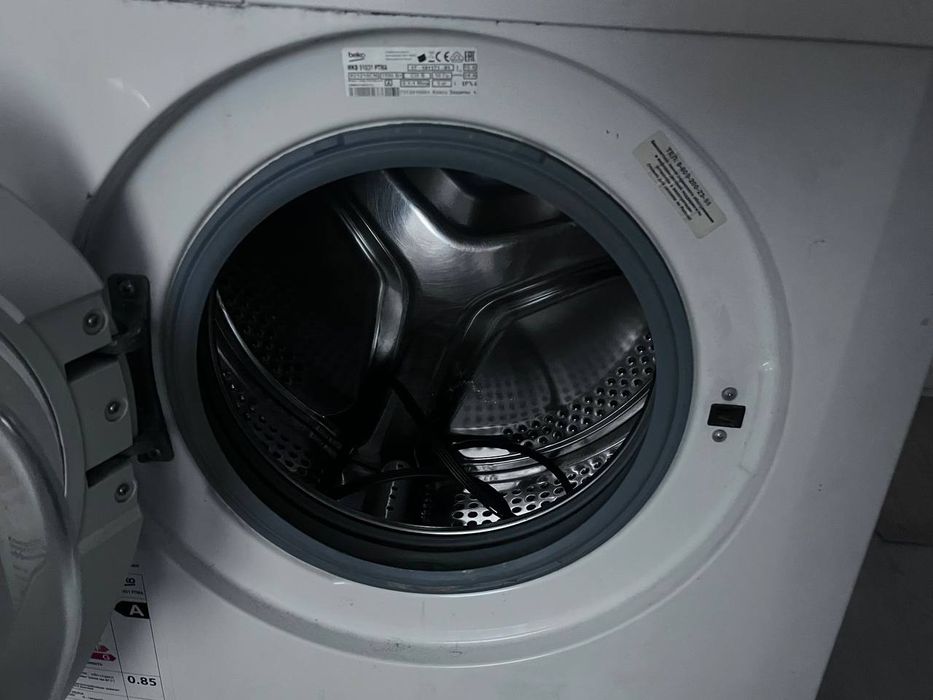 Продам на запчасти стиральную машинку Beko