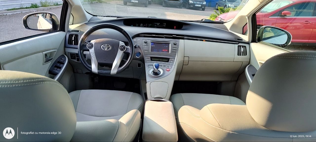 Toyota prius 2012 facelift