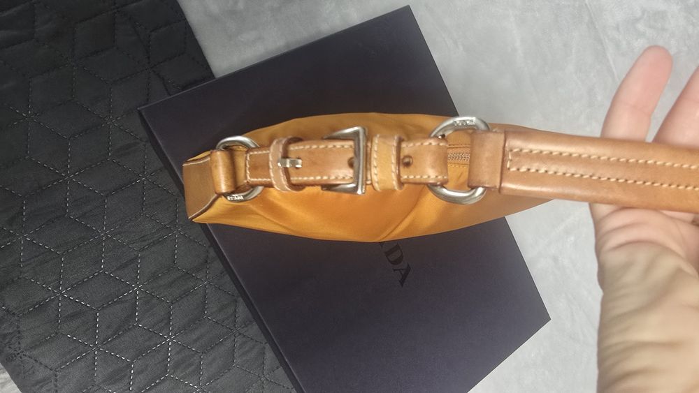 Geanta umar Prada Re-Edition 2000 cloth+piele,orange,impecabila,cutie.