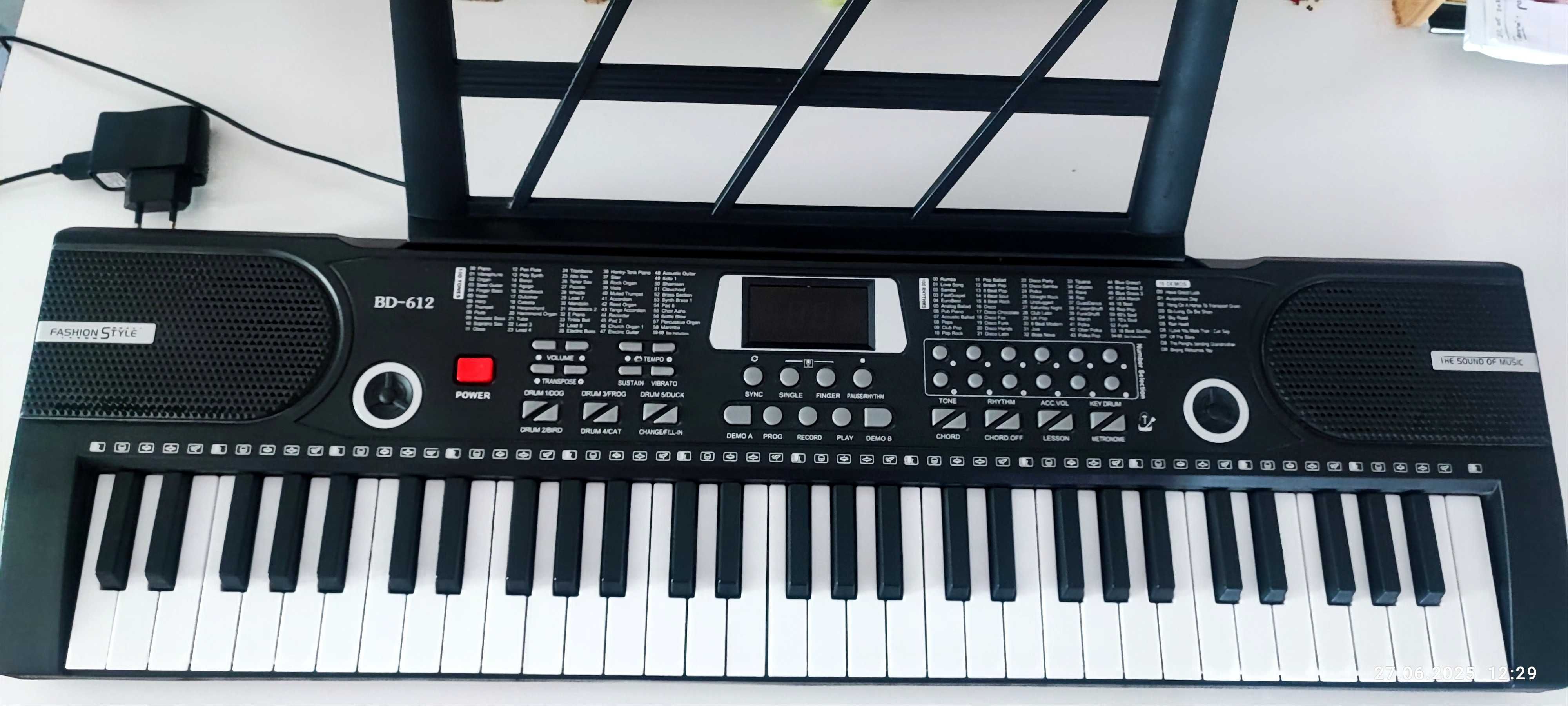 Orga Profesionala Electronica, 61 de clape