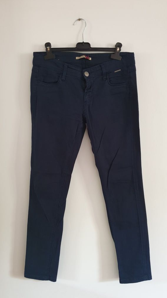 Pantaloni Stradivarius 42 bleumarin