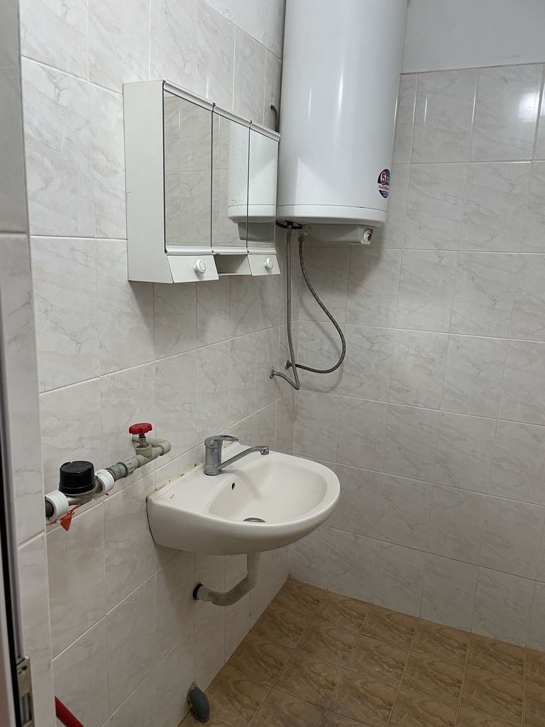 Продава се Тристаен апартамент в Провадия - 70 кв.м за 1129 €/кв.м - Снимка #12