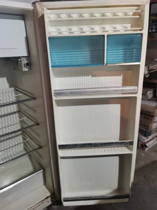 Frigider, 240 l, stare buna