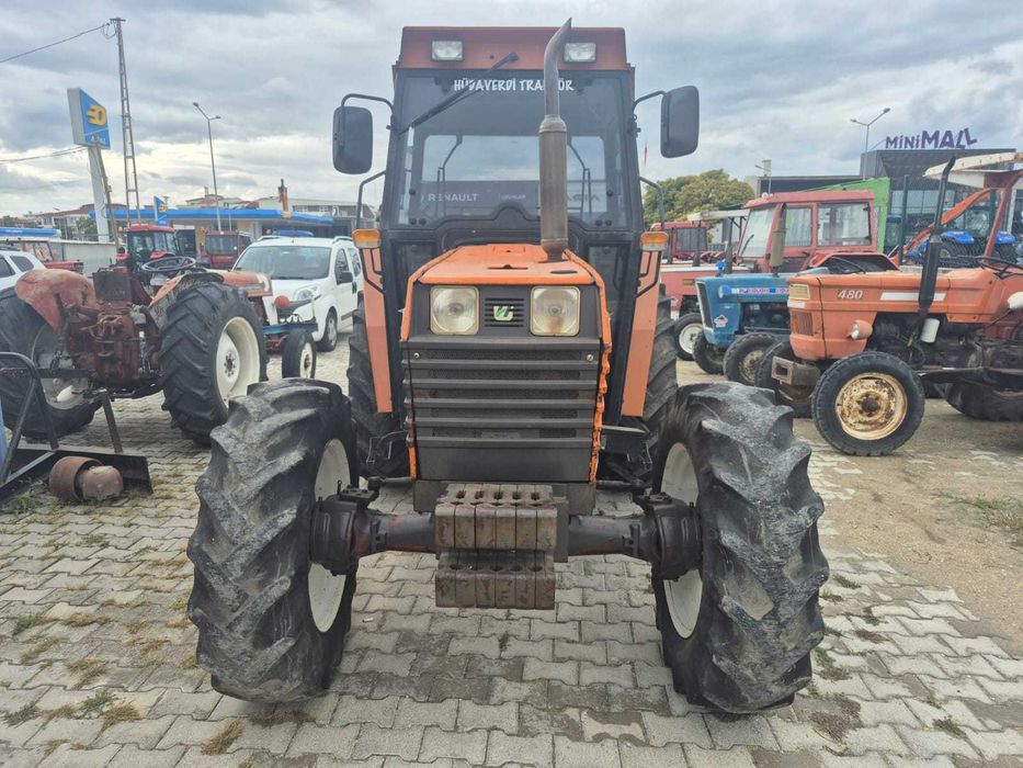 Tractor Universal 683 DT