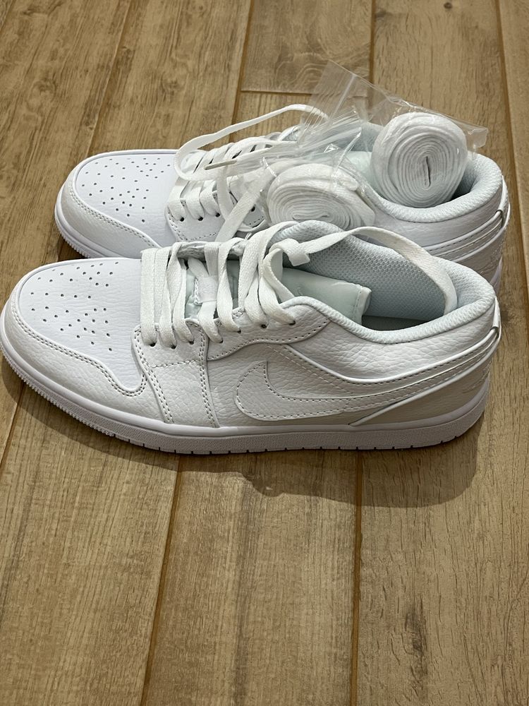 Сполтни обувки NiKE НОВИ