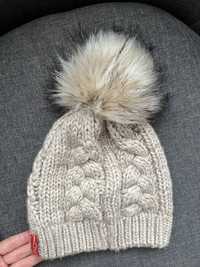 Плетена зимна шапка