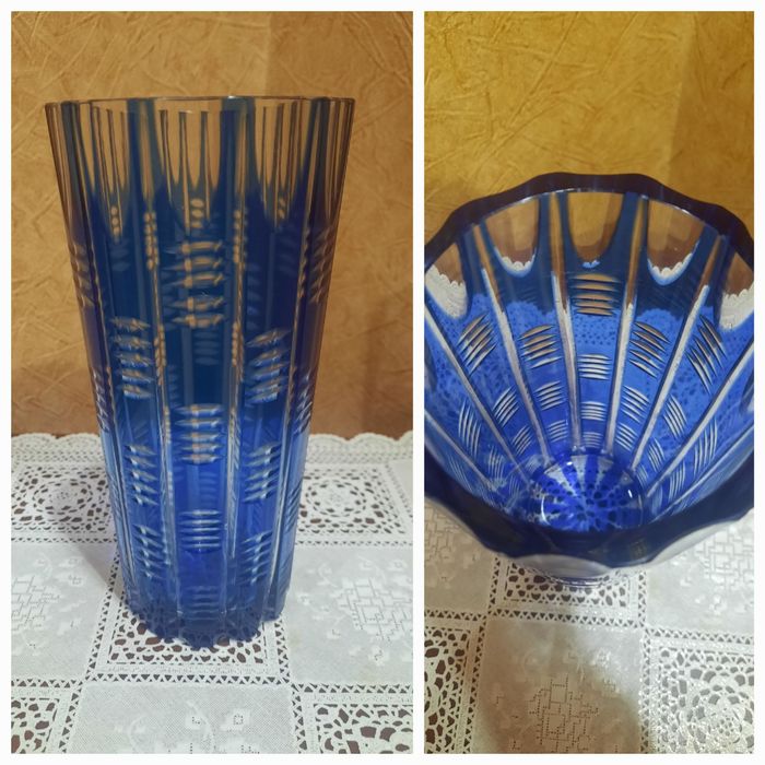 Красивая, редкая винтажная ваза , кобальтовый двухслойный хрусталь. За