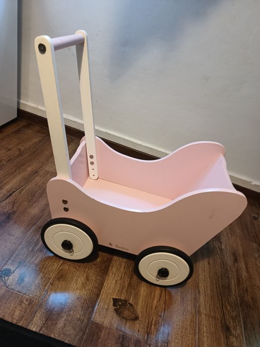 Carucior pentru papusi