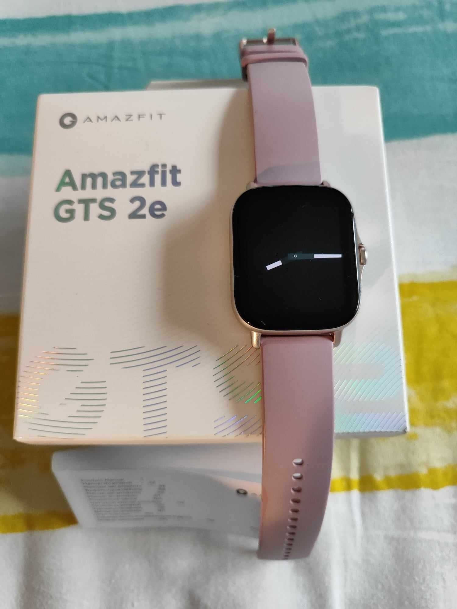 Смарт часовник Xiaomi Amazfit GTS 2e цвят златен силиконова верижка