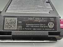 Vând încărcător auto wireless + amplificator OEM 3G0.980.611