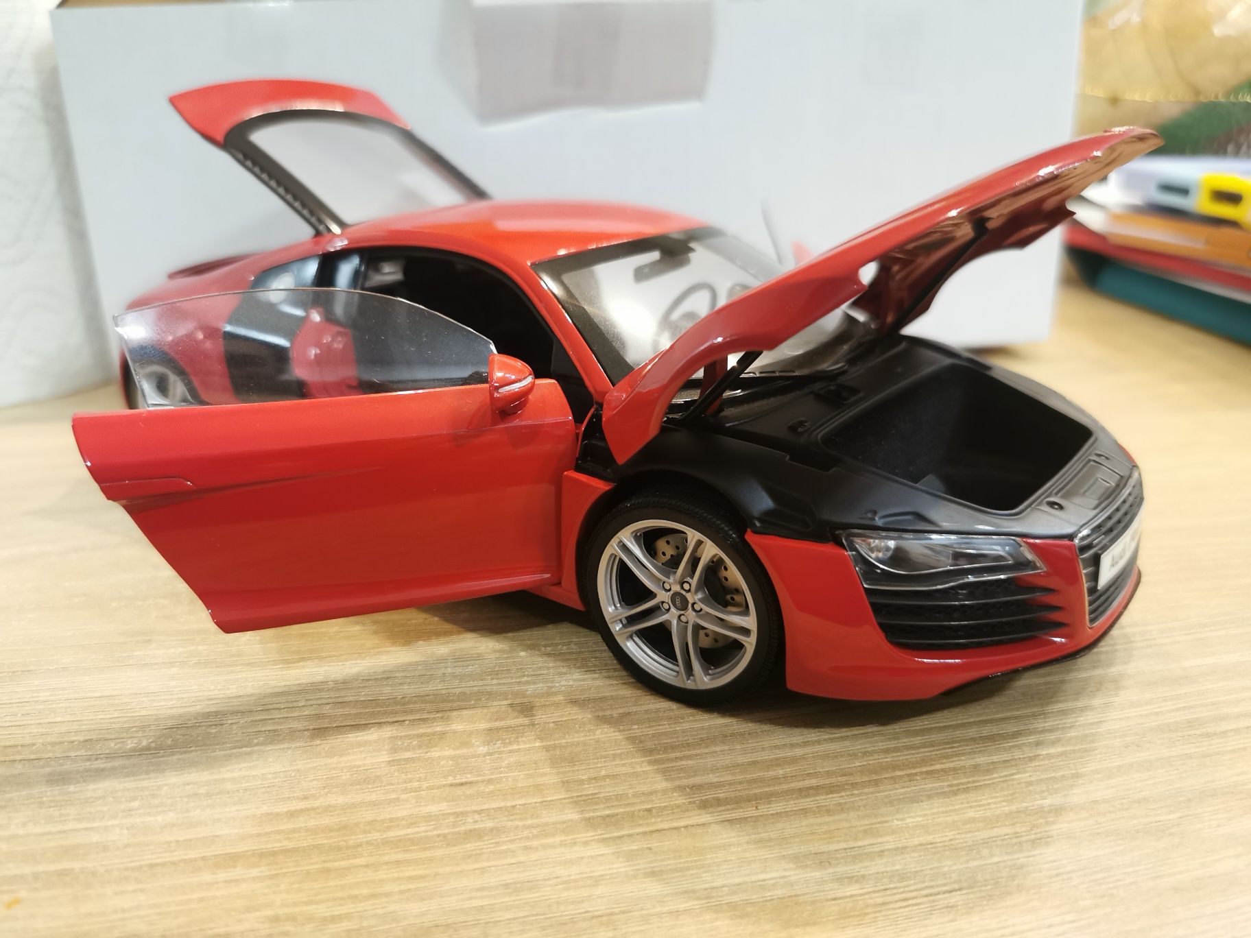 Audi R8 V8 Kyosho 1:18