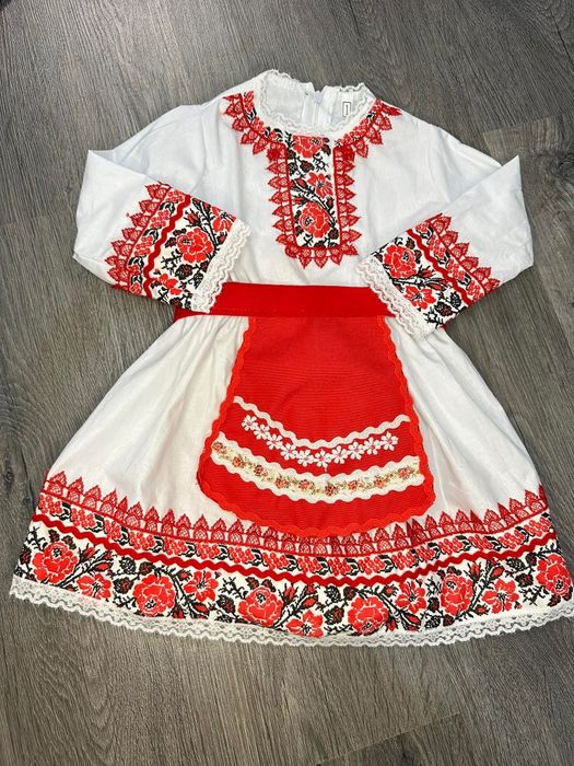 Народни носии за Мама Тати и дете