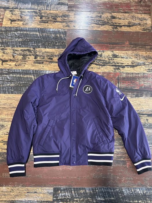 LA Lakers/ OUTLET House Sf.Ghe/Peinde oferta 4+1