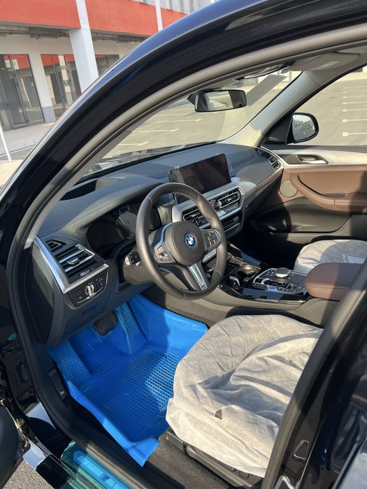 Bmw ix 3 M 40 L  2025 yil nomer taqilgan tayor