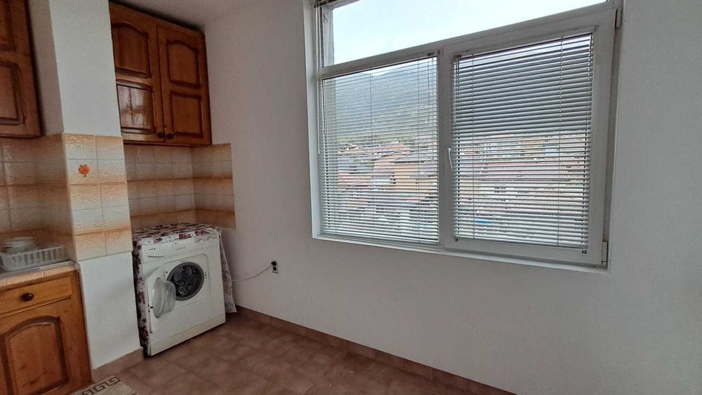 Дава се под наем Двустаен апартамент в Карлово - 75 кв.м за 280.5 € - Снимка #1