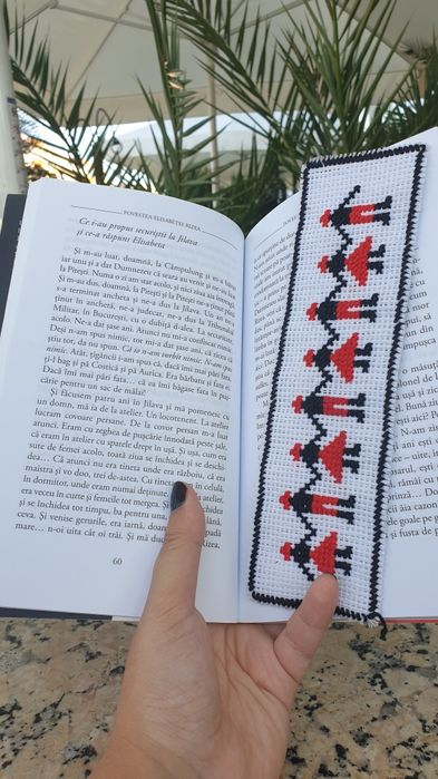 Semne de carte cusute pe etamină la comandă