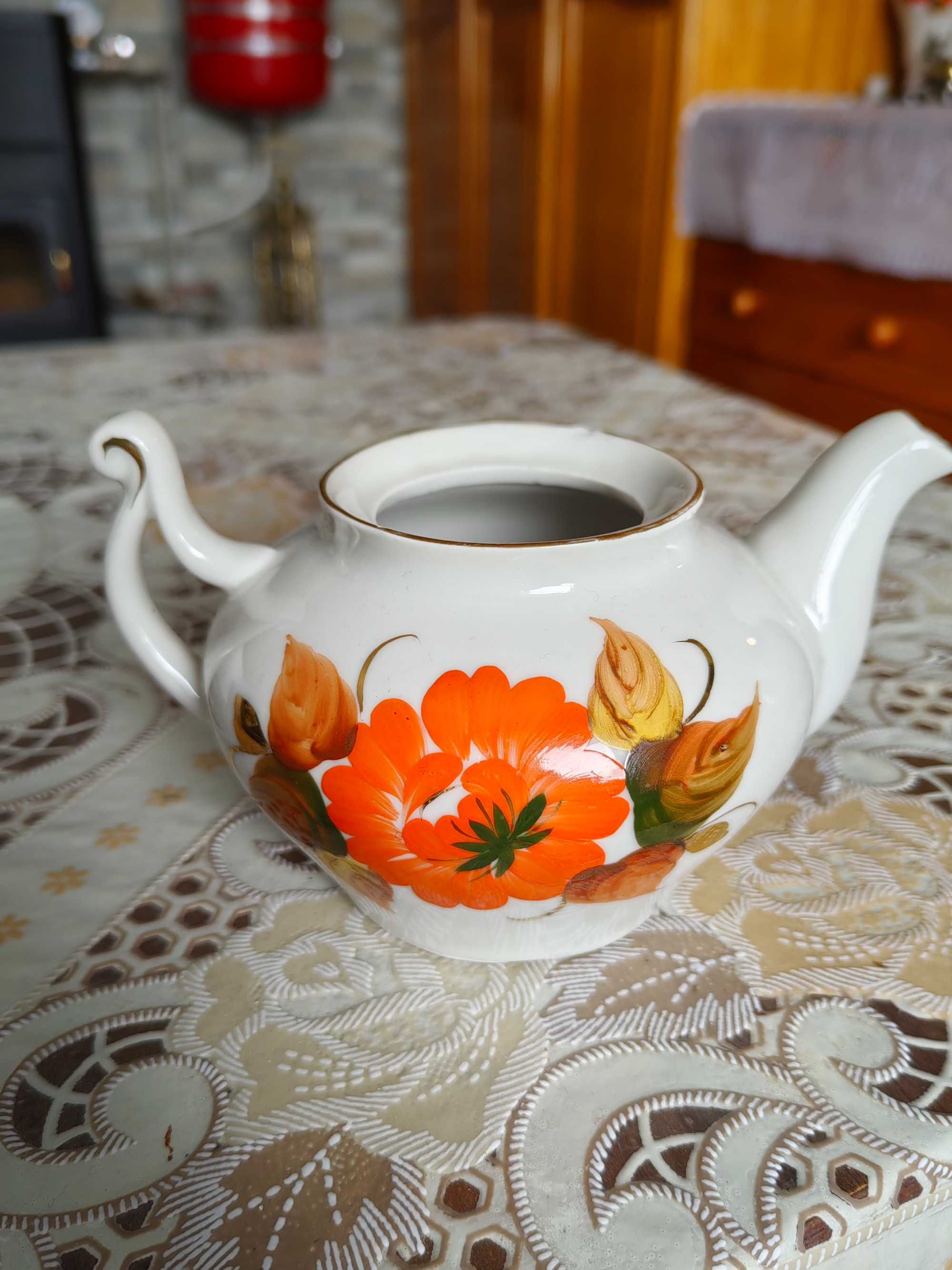 Руски порцеланов самовар.НОВ.