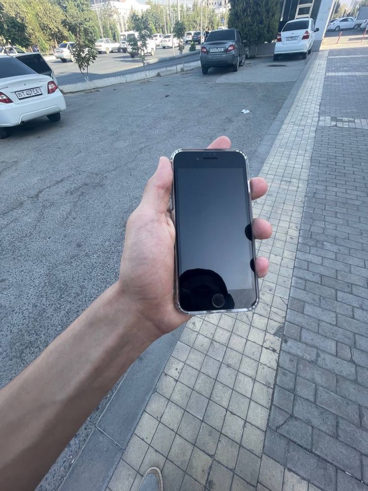 Iphone 8 sotiladi