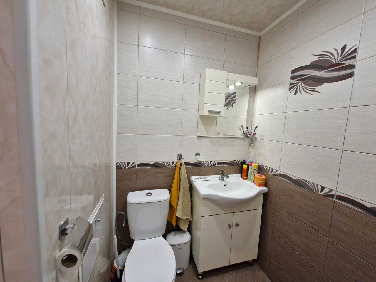 Продава се Двустаен апартамент в Ямбол, Граф Игнатиев - 62 кв.м за 1193 €/кв.м - Снимка #9
