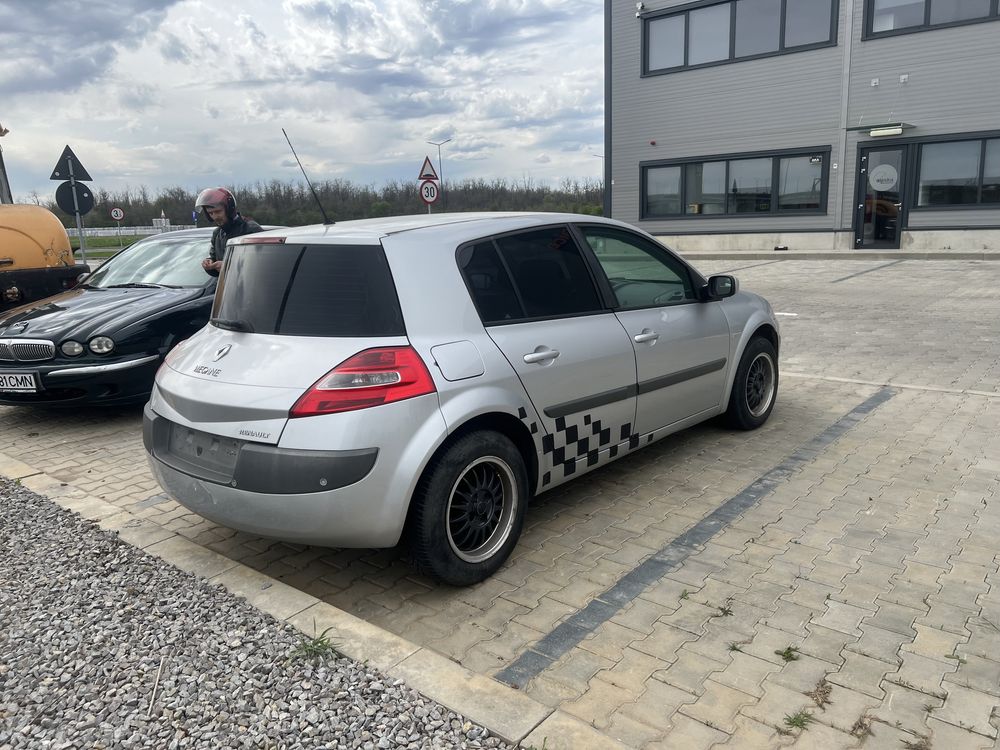 Dezmembrez renault megane 2