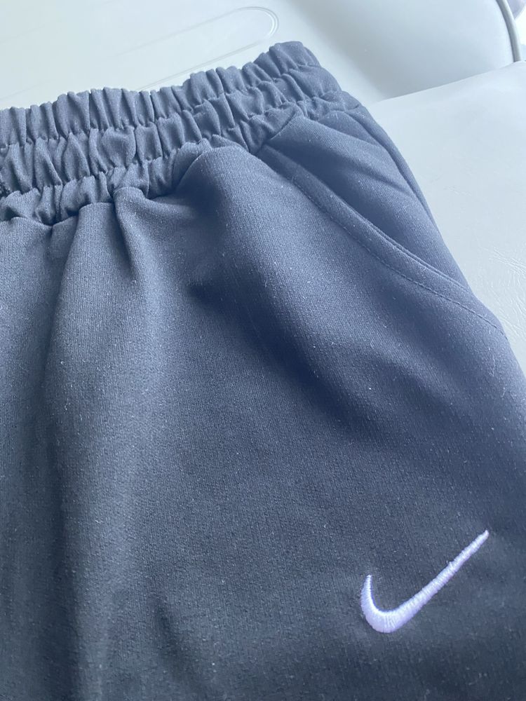 Nike анцунг, ЧИСТО НОВ!