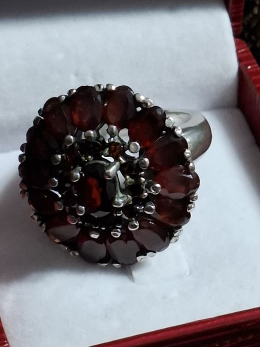 Inele masive din argint cu granate