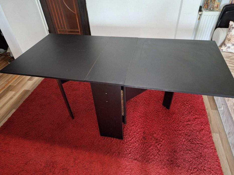 Masă extensibilă pentru living – practică și elegantă