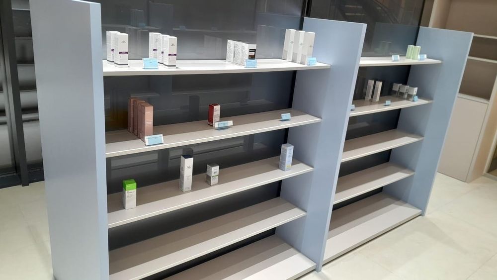 Продам мебель для косметического магазина