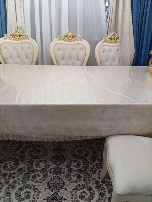 Стол со стульями