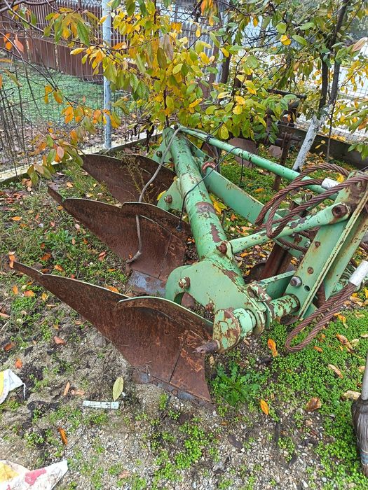 Vând tractoare  U650  , plug pp4 și freza Bomet