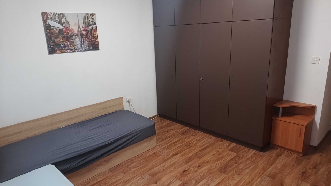 Дава се под наем Тристаен апартамент в Шумен, Център - 60 кв.м за 306 € - Снимка #4