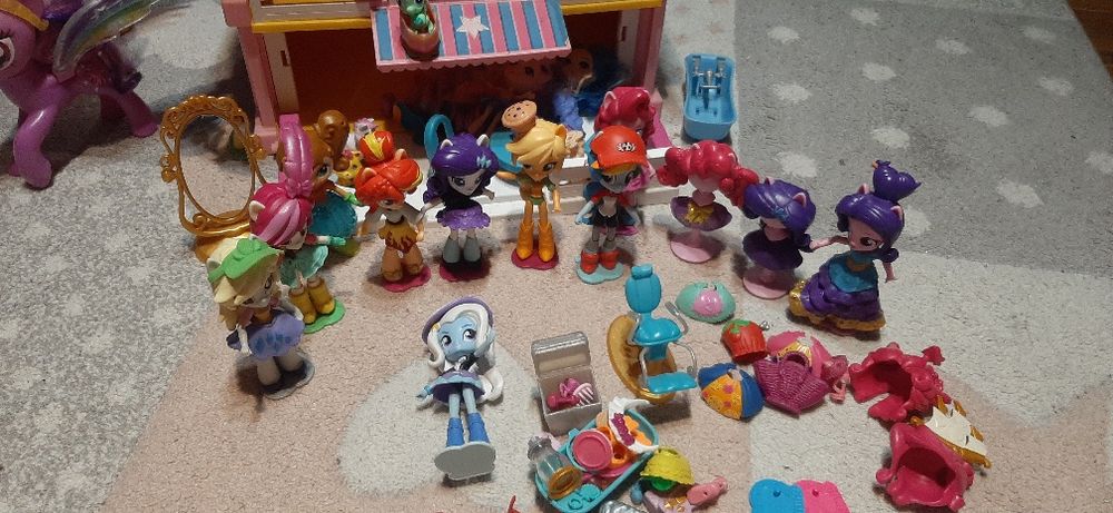 Căsuța jucărie păpuși