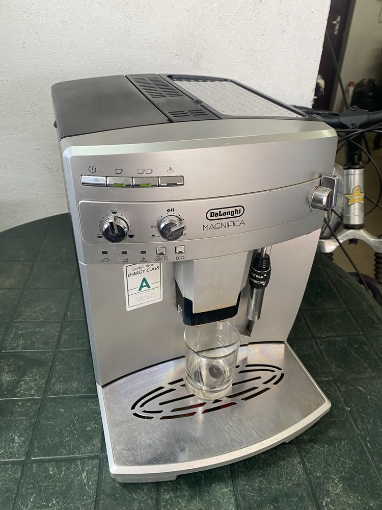 Каферобот Delonghi