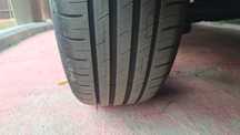 Anvelope vara Goodyear si Michelin