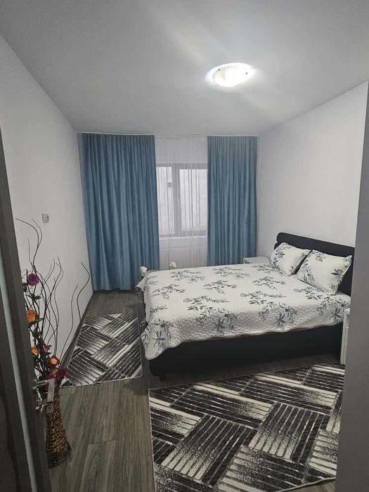 Vand apartament  3 camere ,totul nou
