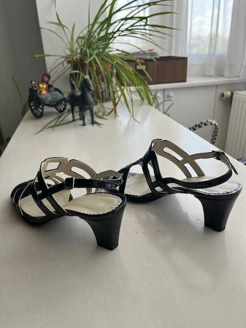 Sandale piele lac noi, marime 38