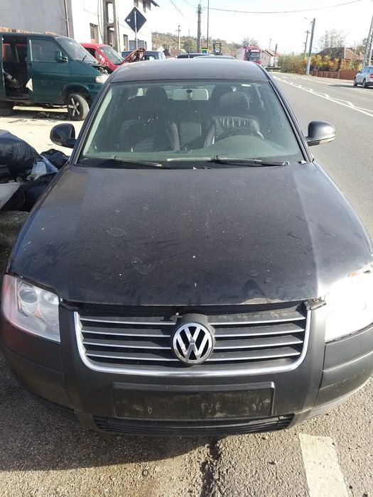 Dezmembram Volkswagen Passat 1.9 TDI din 2005, Berlina 4 USi, Negru, volan pe stanga, cod motor: AVB