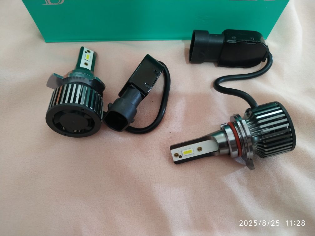 Avto LED lampa sotiladi.