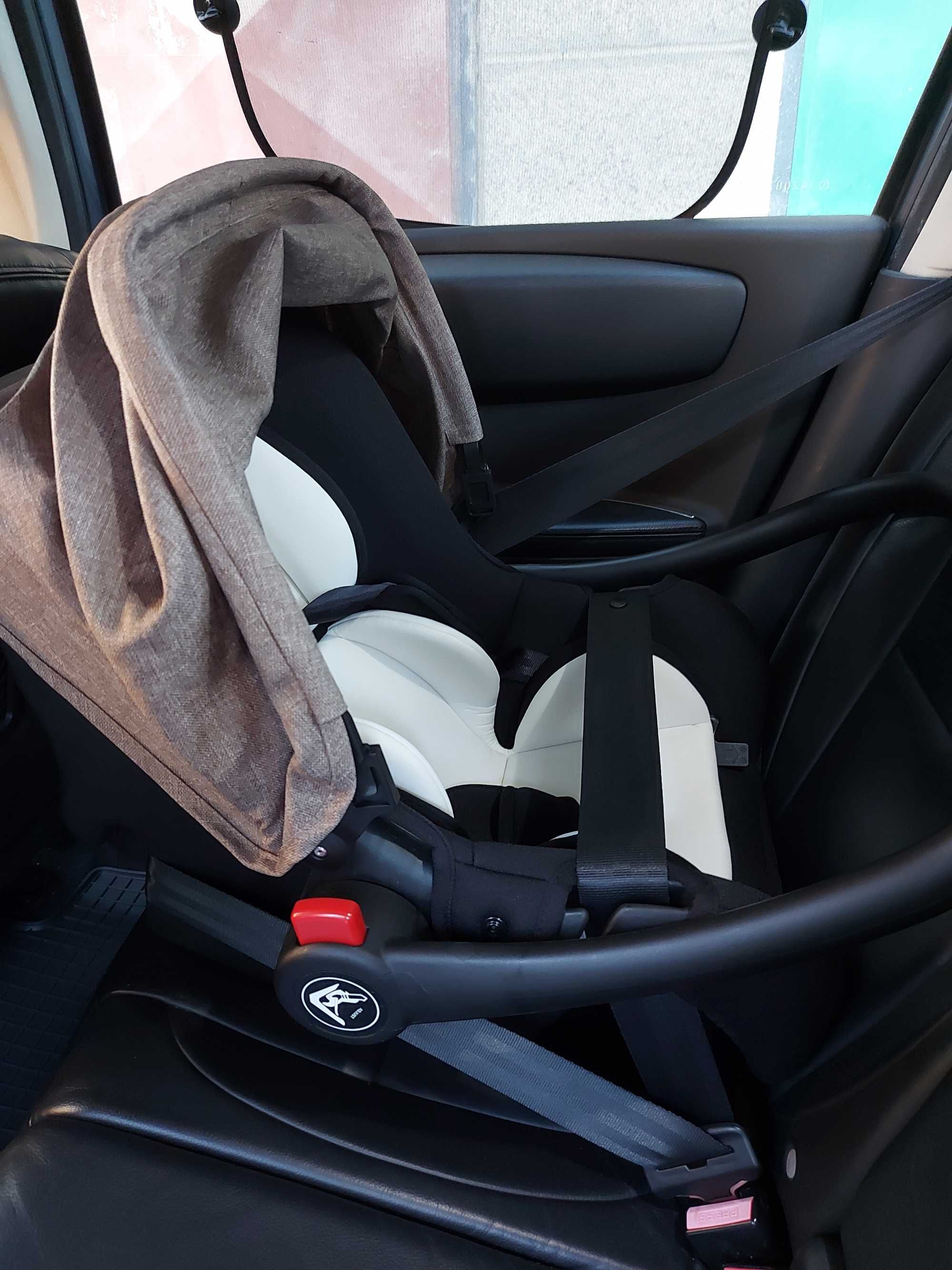 Столче за кола за новородено бебе
