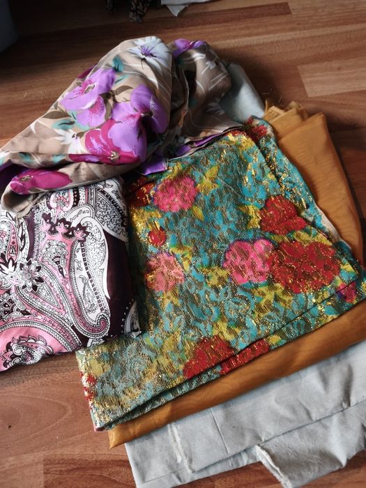 Отрезы ткани, может кто то шьет